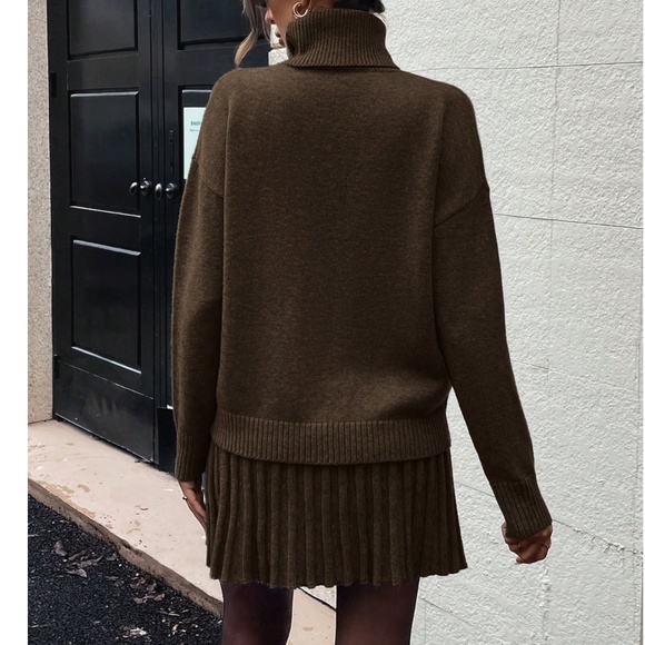 Classic Turtleneck Knit Sweater Textured Mini Skirt Set - Picture 4 of 11
